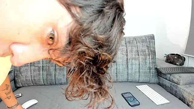 Snapshot of Adriien19 chatting on 12-20-25, 12:29 Adriien19 online show from 12-20-25, 12:29