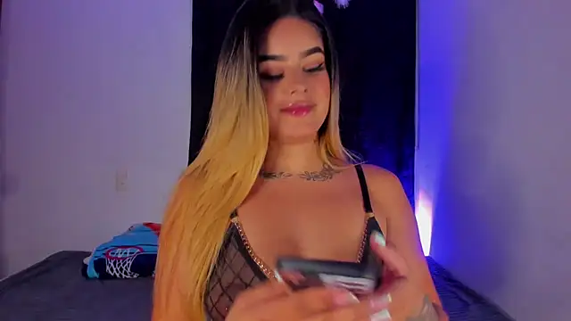 Snapshot of AmyStevenss chatting on 10-21-25, 10:54 AmyStevenss online show from 10-21-25, 10:54