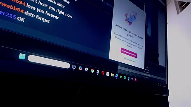 Snapshot of Antonywebb94 chatting on 03-12-25, 09:35 Antonywebb94 online show from 03-12-25, 09:35