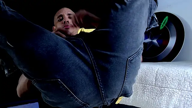 Snapshot of Antonywebb94 chatting on 10-29-25, 03:53 Antonywebb94 online show from 10-29-25, 03:53