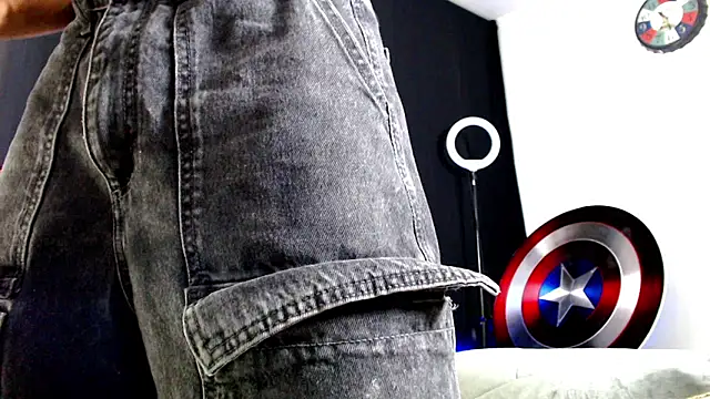 Snapshot of Antonywebb94 chatting on 11-19-25, 04:23 Antonywebb94 online show from 11-19-25, 04:23