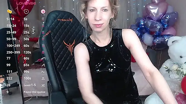 AdrianaSea online show from 03-06-25, 04:19