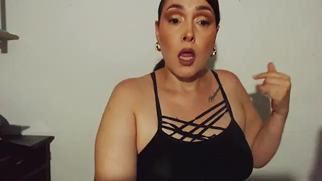 Miss Agatha online show from 10-28-25, 01:20