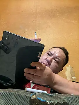 Snapshot of punk0805 chatting on 10-20-25, 11:54 punk0805 online show from 10-20-25, 11:54