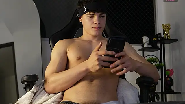 Max cortes1 online show from 10-27-25, 12:47