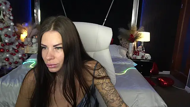 IsabellaFoxyy online show from 12-14-25, 06:41