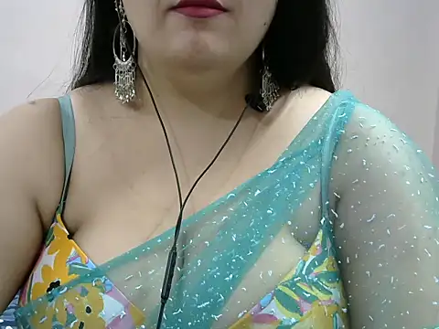 Snapshot of Shruti_139 chatting on 10-15-25, 07:14 Shruti 139 online show from 10-15-25, 07:14