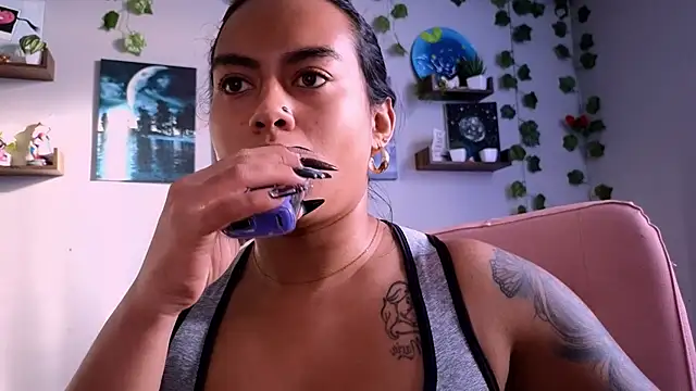 Snapshot of macey_elliot_ chatting on 10-23-25, 11:53 macey elliot online show from 10-23-25, 11:53