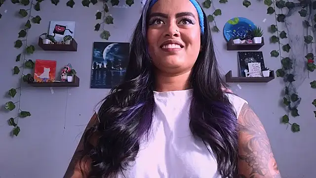 Snapshot of macey_elliot_ chatting on 11-25-25, 02:28 macey elliot online show from 11-25-25, 02:28