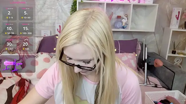 MeowkaKitty online show from 10-18-25, 01:30