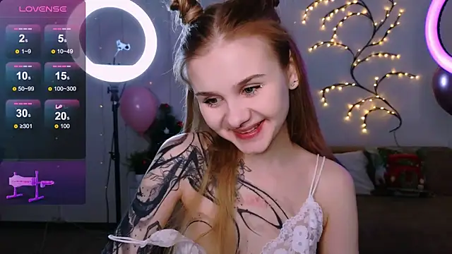 Snapshot of Britney_Lynch chatting on 12-19-24, 08:23 Britney Lynch online show from 12-19-24, 08:23