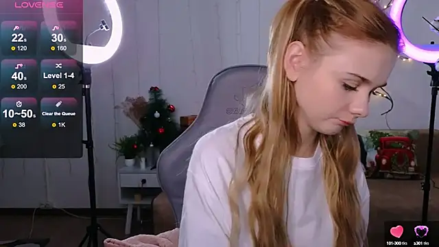Snapshot of Britney_Lynch chatting on 12-21-24, 02:52 Britney Lynch online show from 12-21-24, 02:52