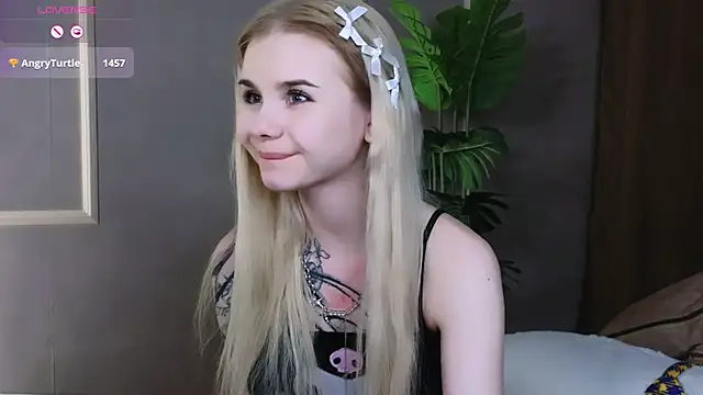 Snapshot of Britney_Lynch chatting on 02-23-25, 12:51 Britney Lynch online show from 02-23-25, 12:51