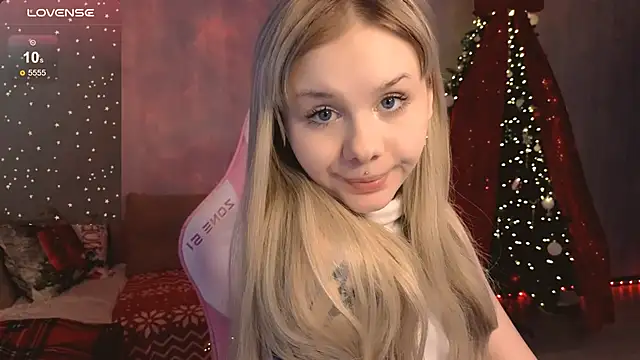 Britney Lynch online show from 12-15-25, 07:07