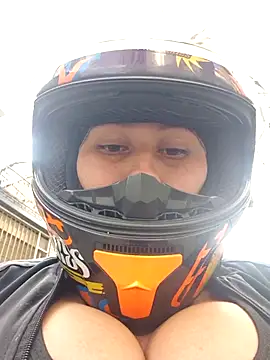 Snapshot of Celeem_ chatting on 10-19-25, 09:15 Celeem online show from 10-19-25, 09:15