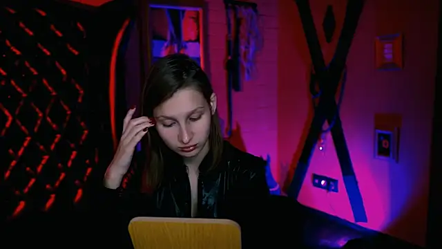 EllaHorton online show from 10-27-25, 08:51