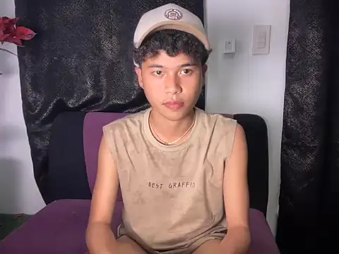 Snapshot of Asiantwink21 chatting on 01-14-26, 01:50 Asiantwink21 online show from 01-14-26, 01:50