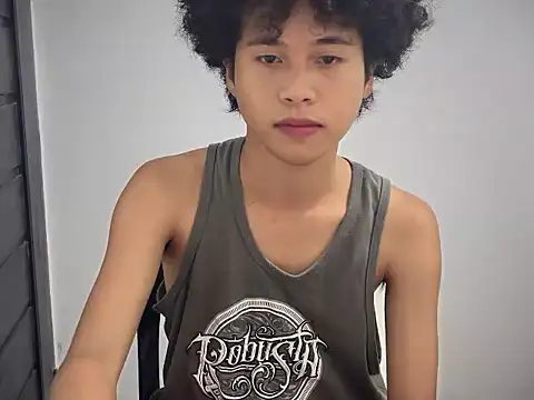 Snapshot of Asiantwink21 chatting on 04-05-26, 04:04 Asiantwink21 online show from 04-05-26, 04:04