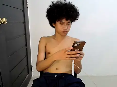 Snapshot of Asiantwink21 chatting on 04-12-26, 01:49 Asiantwink21 online show from 04-12-26, 01:49