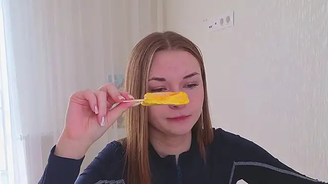 Snapshot of CharryClim chatting on 10-20-25, 04:13 CharryClim online show from 10-20-25, 04:13