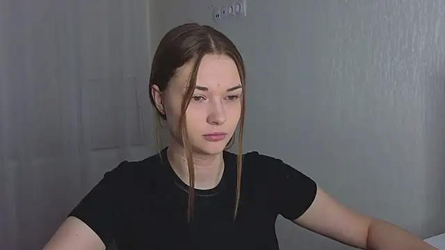 Snapshot of CharryClim chatting on 11-18-25, 04:06 CharryClim online show from 11-18-25, 04:06