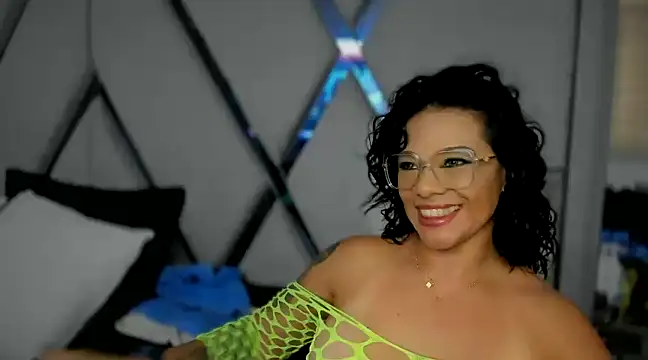 paula daniela1 online show from 01-07-25, 08:10