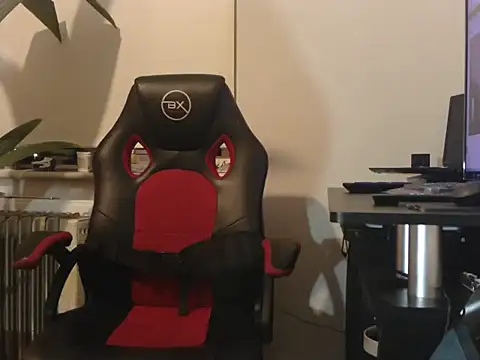 Snapshot of samson2012 chatting on 10-26-25, 08:26 samson2012 online show from 10-26-25, 08:26