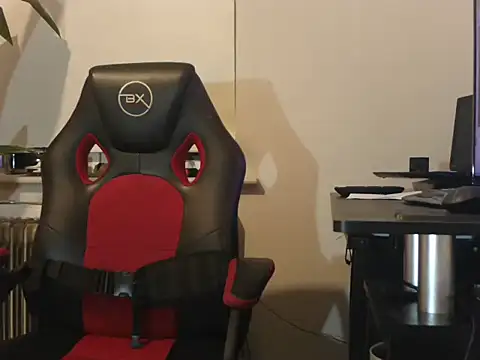 Snapshot of samson2012 chatting on 10-28-25, 08:33 samson2012 online show from 10-28-25, 08:33