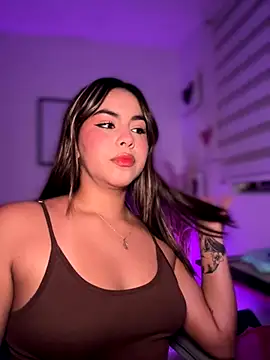 Snapshot of Zarah_Blare chatting on 11-13-25, 03:27 Zarah Blare online show from 11-13-25, 03:27