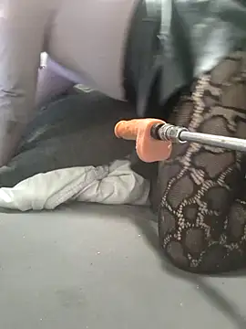 Snapshot of aprilexx chatting on 10-04-25, 12:36 aprilexx online show from 10-04-25, 12:36