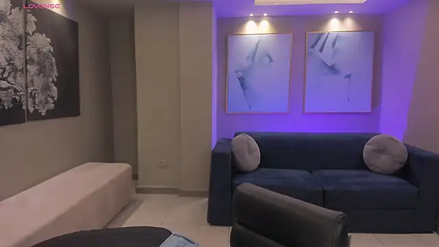 Snapshot of EloisaOlivero chatting on 10-28-25, 06:21 EloisaOlivero online show from 10-28-25, 06:21