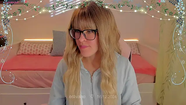 Snapshot of estivalae chatting on 12-16-24, 01:22 estivalae online show from 12-16-24, 01:22