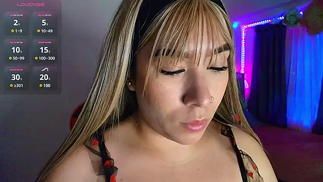 Snapshot of leahtemptation3 chatting on 03-09-25, 10:30 leahtemptation3 online show from 03-09-25, 10:30