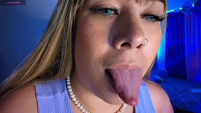 Snapshot of leahtemptation3 chatting on 03-15-25, 08:37 leahtemptation3 online show from 03-15-25, 08:37