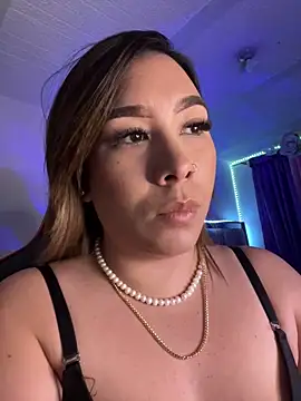 Snapshot of leahtemptation3 chatting on 03-22-25, 05:17 leahtemptation3 online show from 03-22-25, 05:17
