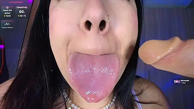 Snapshot of leahtemptation3 chatting on 10-05-25, 11:08 leahtemptation3 online show from 10-05-25, 11:08