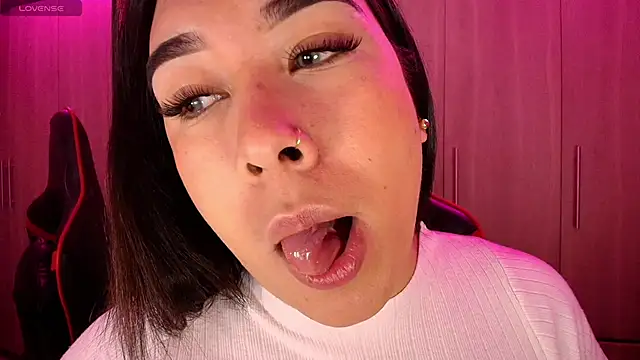 Snapshot of leahtemptation3 chatting on 11-22-25, 10:58 leahtemptation3 online show from 11-22-25, 10:58