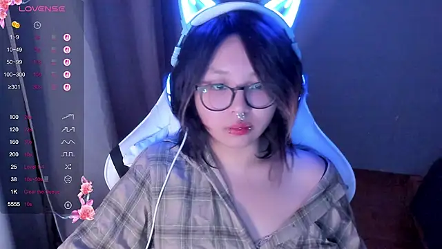 Snapshot of maydaykimmy chatting on 02-07-26, 10:13 maydaykimmy online show from 02-07-26, 10:13