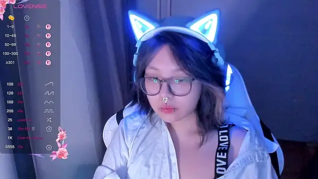 Snapshot of maydaykimmy chatting on 02-08-26, 08:23 maydaykimmy online show from 02-08-26, 08:23