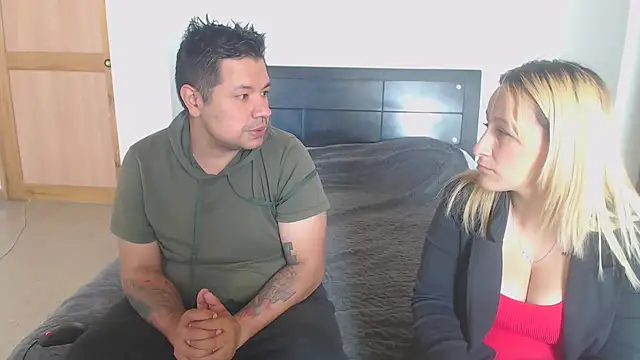 Snapshot of sexy_girls1 chatting on 10-18-25, 02:51 sexy girls1 online show from 10-18-25, 02:51