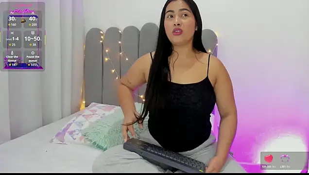 andrea osorio  online show from 10-22-25, 01:33