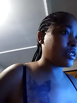 Snapshot of Yelowbone chatting on 03-05-25, 10:10 Yelowbone online show from 03-05-25, 10:10