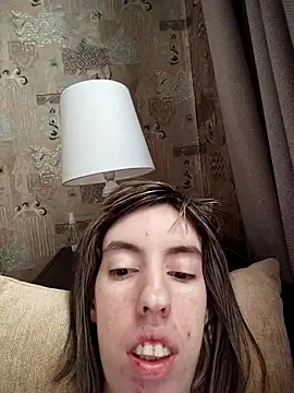 Snapshot of Unusual_G chatting on 11-18-25, 06:18 Unusual G online show from 11-18-25, 06:18