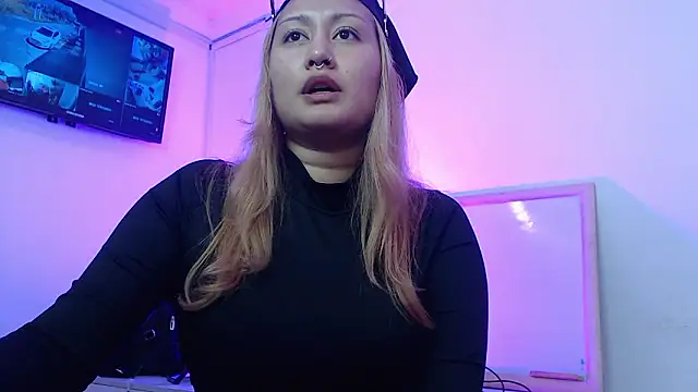 Snapshot of KorayRoussel chatting on 02-28-26, 03:02 KorayRoussel online show from 02-28-26, 03:02