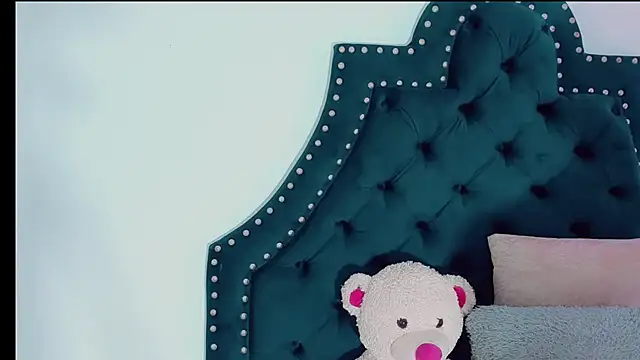 Emmaa Saenz  online show from 03-09-25, 12:42