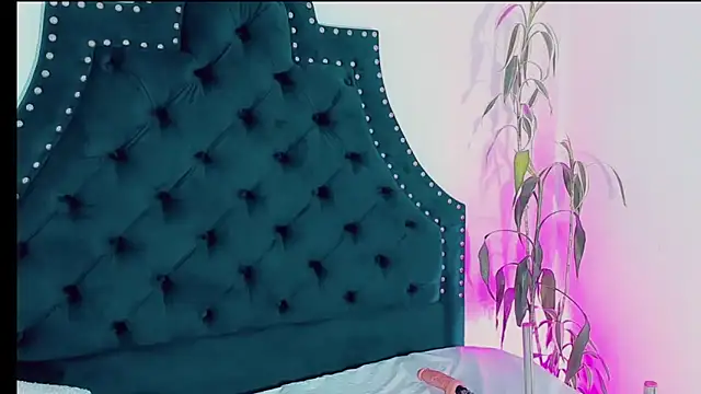 Emmaa Saenz  online show from 03-14-25, 12:43