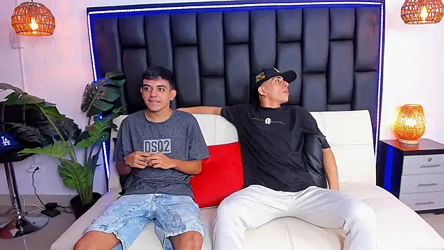 Snapshot of Crazy_nigth01 chatting on 11-21-25, 02:43 Crazy nigth01 online show from 11-21-25, 02:43