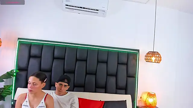 Snapshot of Crazy_nigth01 chatting on 11-22-25, 01:48 Crazy nigth01 online show from 11-22-25, 01:48