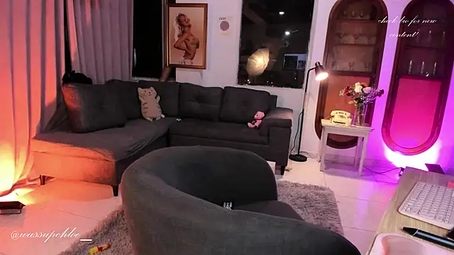 misschloe   online show from 02-18-25, 01:54