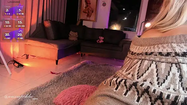 misschloe   online show from 03-04-25, 11:32